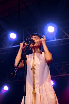 Lily Allen: Uma Encantadora Noite de Concerto em uma Era de Pop Comunal