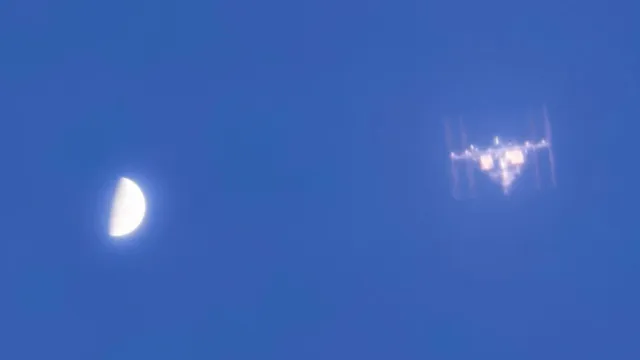 Estação Espacial Internacional Encanta Fotógrafo com Cena Astronómica