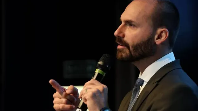 Green Card Concedido para Eduardo Bolsonaro: O que Muda para o Filho do Ex-presi